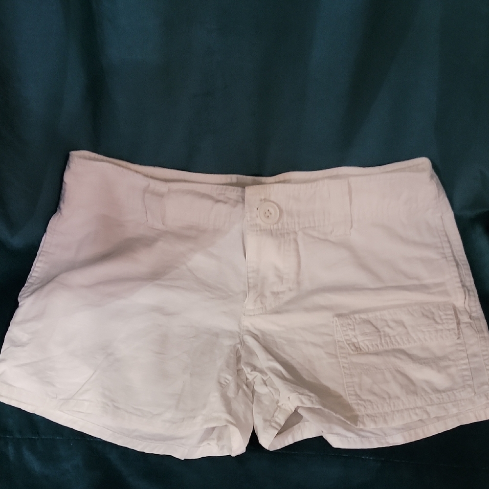 The North Face White Cargo Shorts Versatile Design